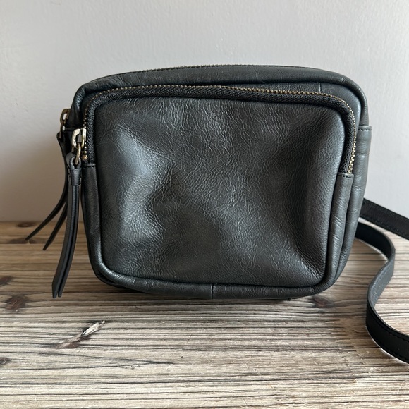 Lucky Brand Yucca Leather Fanny Pack In black - Picture 3 of 11